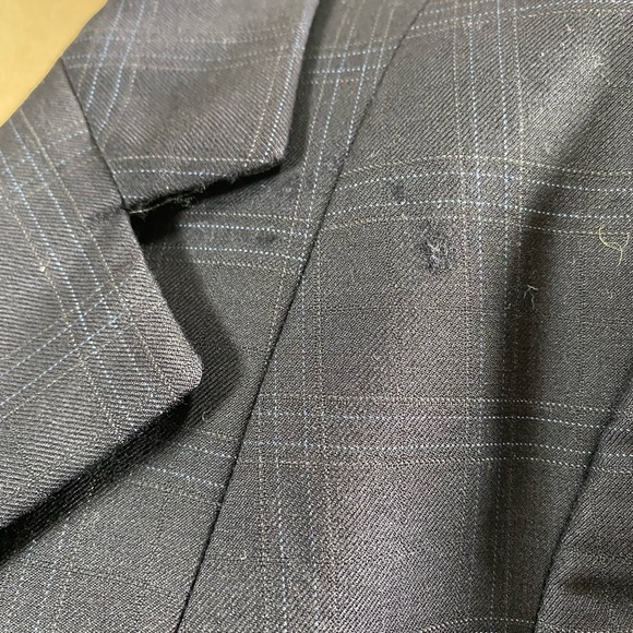 **TAKING BEST OFFER** R.J. CLASSICS PRESTIGE COLLECTION Navy 100% Wool Blazer - Picture 2 of 10